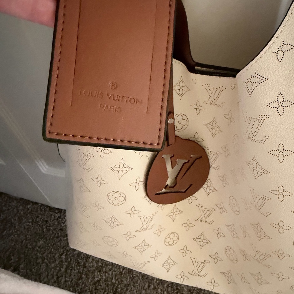Carmel Hobo Mahina Leather Hobo Shoulder Bag - Picture 2 of 12